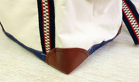 バッグ用 コーナー パーツ 本革 4枚入 約7cm | 手芸材料のネット