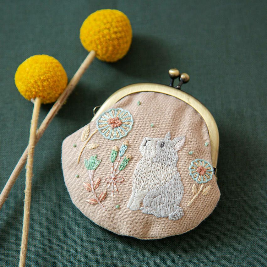 動物刺繍キット がま口 やわらぎの花々とちょこんとうさぎさんのがま口