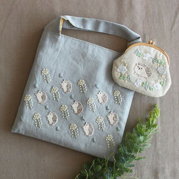 chicchiさんの動物刺繍キット 図案印刷済 はりねずみさんとナノハナの
