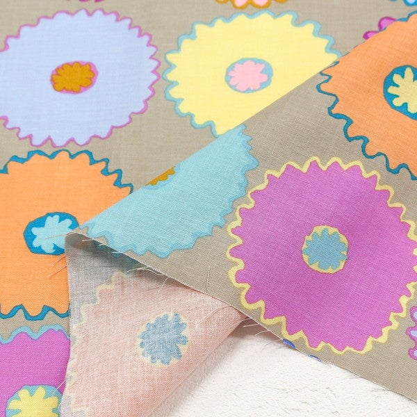 輸入生地 生地 インポート ピンキングフラワー ベージュ地 FreeSpirit