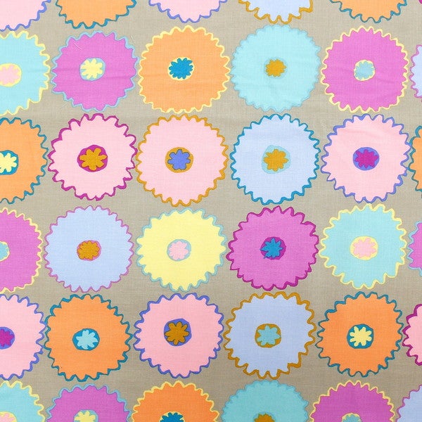 輸入生地 生地 インポート ピンキングフラワー ベージュ地 FreeSpirit