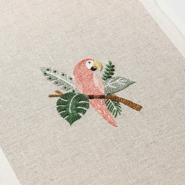 DMC 樋口愉美子先生 12ヵ月の刺しゅうキット 刺繍 キット | 手芸材料の